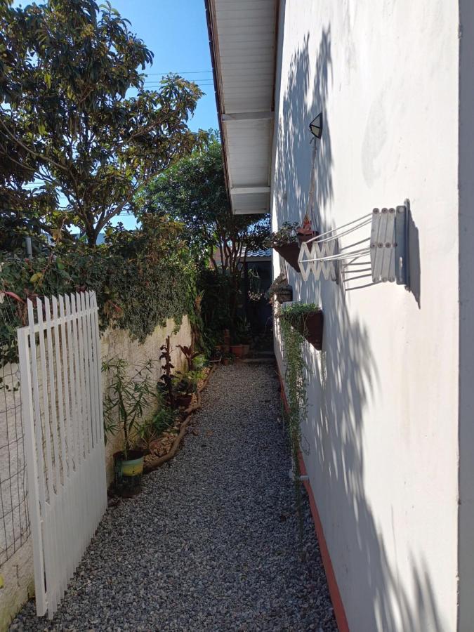 Studio Cravo E Canela - Aconchego E Privacidade, Ideal Para Casais, Com Cozinha Completa, Wi-Fi, Vaga De Garagem, Excelente Custo Beneficio, Lugar Tranquilo Entre As Praias Dos Ingleses E Mocambique Florianópolis Buitenkant foto