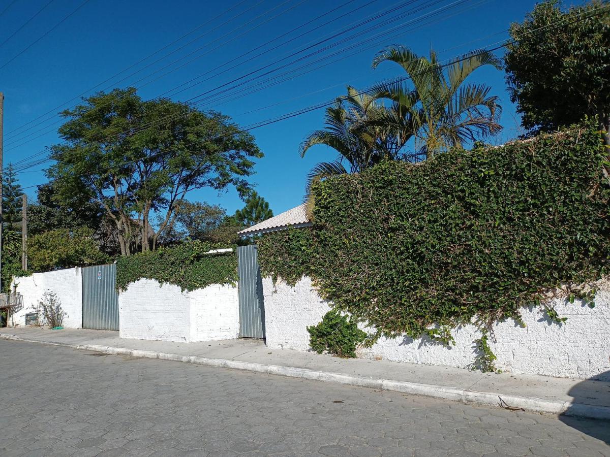 Studio Cravo E Canela - Aconchego E Privacidade, Ideal Para Casais, Com Cozinha Completa, Wi-Fi, Vaga De Garagem, Excelente Custo Beneficio, Lugar Tranquilo Entre As Praias Dos Ingleses E Mocambique Florianópolis Buitenkant foto